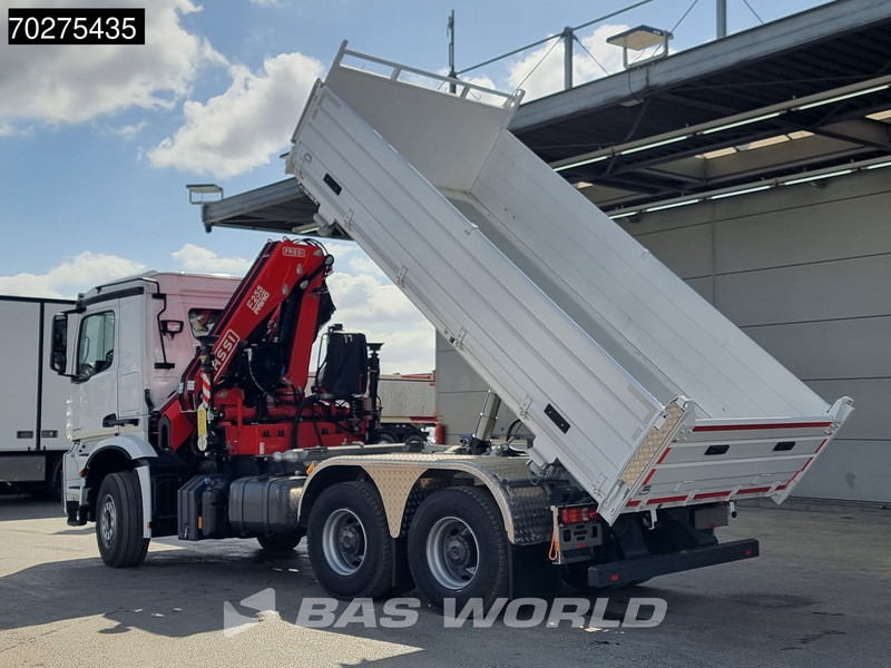 Mercedes-Benz Arocs 3348 6X4 Fassi F255A2.24 Kran Crane 9m3 3-Sided Tipper Big-Axle Euro 6 - Camión volquete, Camión grúa: foto 2 Mercedes-Benz Arocs 3348 6X4 Fassi F255A2.24 Kran Crane 9m3 3-Sided Tipper Big-Axle Euro 6 - Camión volquete, Camión grúa: foto 2