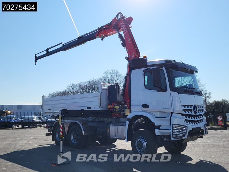 Mercedes-Benz Arocs 3348 6X6 NEW Fassi F255A.2.24 Kran Crane 3-way tipper Navi Euro 6 - Camión volquete, Camión grúa: foto 5 Mercedes-Benz Arocs 3348 6X6 NEW Fassi F255A.2.24 Kran Crane 3-way tipper Navi Euro 6 - Camión volquete, Camión grúa: foto 5