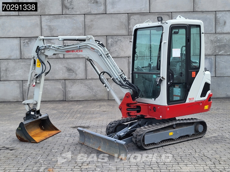 Takeuchi TB225 HAMMER + 3 BUCKETS - Miniexcavadora: foto 3 Takeuchi TB225 HAMMER + 3 BUCKETS - Miniexcavadora: foto 3