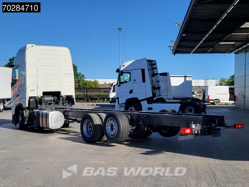 Volvo FH 62 R AERO 6X2 NEW Horsetruck chassis Lift+Lenkachse Dynamic Steering Mirror cam Euro 6 - Camión chasis: foto 2 Volvo FH 62 R AERO 6X2 NEW Horsetruck chassis Lift+Lenkachse Dynamic Steering Mirror cam Euro 6 - Camión chasis: foto 2
