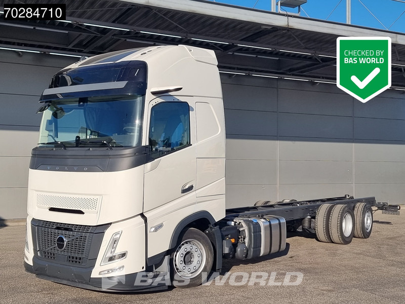 Volvo FH 62 R AERO 6X2 NEW Horsetruck chassis Lift+Lenkachse Dynamic Steering Mirror cam Euro 6 - Camión chasis: foto 1 Volvo FH 62 R AERO 6X2 NEW Horsetruck chassis Lift+Lenkachse Dynamic Steering Mirror cam Euro 6 - Camión chasis: foto 1