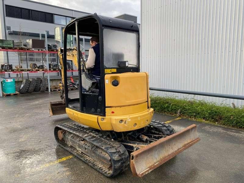 Caterpillar CANOPY 302.7DCR MACHINE SUISSE - Miniexcavadora: foto 3 Caterpillar CANOPY 302.7DCR MACHINE SUISSE - Miniexcavadora: foto 3
