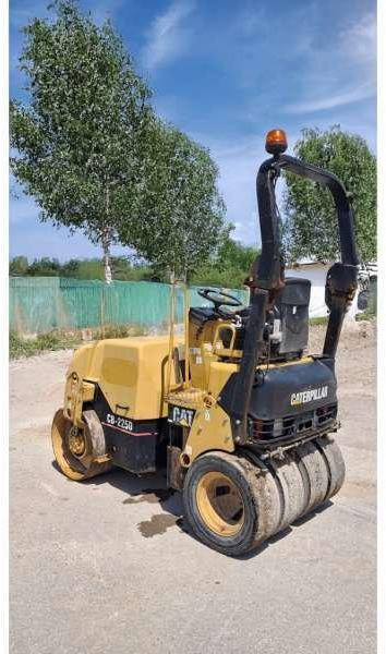 Caterpillar Compacteur Mixte / Bille et pneus CB225D - Compactador mixto: foto 3 Caterpillar Compacteur Mixte / Bille et pneus CB225D - Compactador mixto: foto 3