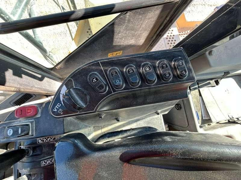 Cargadora de ruedas Komatsu WA600-8E0: foto 33