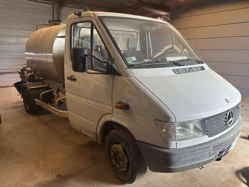 Mercedes 410 A EMULSION + TREMI GRAVILLON - Distribuidor de asfalto: foto 1 Mercedes 410 A EMULSION + TREMI GRAVILLON - Distribuidor de asfalto: foto 1