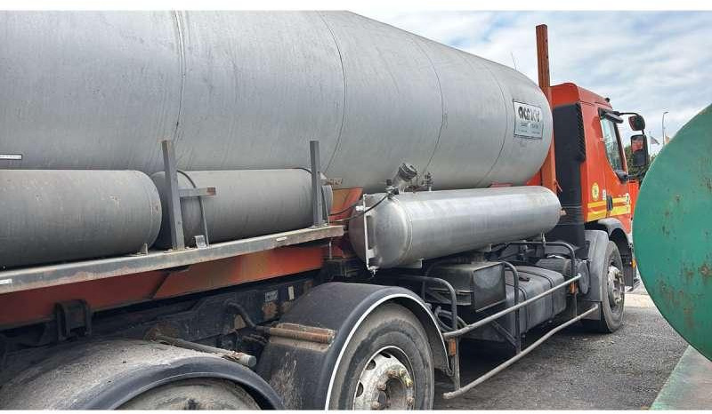 Renault PREMIUM 370-26 AVEC BOUILLE ACMAR - Distribuidor de asfalto: foto 5 Renault PREMIUM 370-26 AVEC BOUILLE ACMAR - Distribuidor de asfalto: foto 5