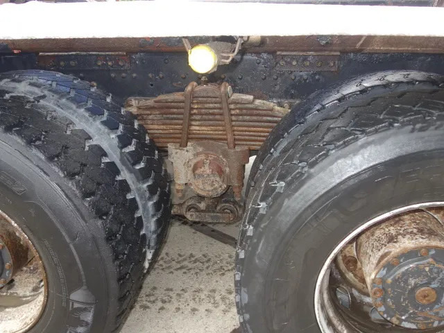 MAN 35-364 chassis cabine manual diesel pomp 6 cil 8x4 - Camión chasis: foto 4 MAN 35-364 chassis cabine manual diesel pomp 6 cil 8x4 - Camión chasis: foto 4