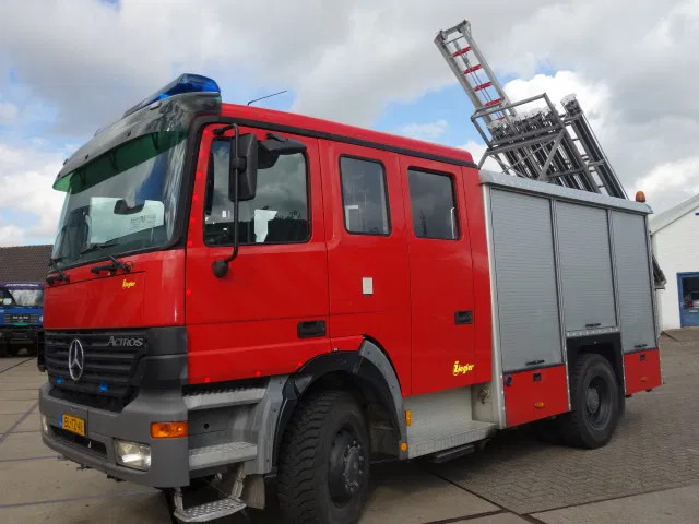 Mercedes-Benz Actros 1831 4X4 ZIEGLER BOMBEROS POMP,2500 L TANK - Camión de bomberos: foto 3 Mercedes-Benz Actros 1831 4X4 ZIEGLER BOMBEROS POMP,2500 L TANK - Camión de bomberos: foto 3