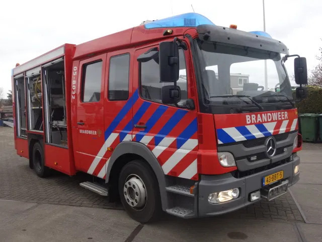 Mercedes-Benz Atego 1426 ZIEGLER 2000 LITER EURO 5 - Camión de bomberos: foto 2 Mercedes-Benz Atego 1426 ZIEGLER 2000 LITER EURO 5 - Camión de bomberos: foto 2