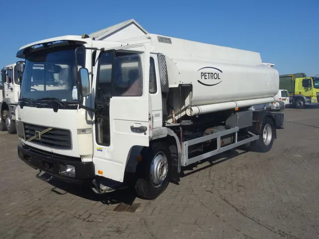 Volvo 220PK 12000 LITER STEELSPRINGS - Camión cisterna: foto 2 Volvo 220PK 12000 LITER STEELSPRINGS - Camión cisterna: foto 2