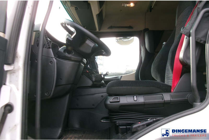 Foto del interior 1: Leasing de Mercedes-Benz Actros 1843 4x2 Euro 6 / ADR + PTO Mercedes-Benz Actros 1843 4x2 Euro 6 / ADR + PTO