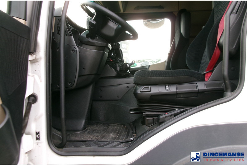 Foto del interior 1: Leasing de Mercedes-Benz Actros 1843 4x2 Euro 6 / ADR + PTO Mercedes-Benz Actros 1843 4x2 Euro 6 / ADR + PTO