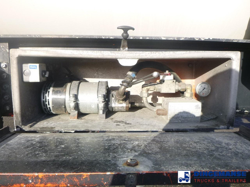 Feldbinder Powder tank alu 63 m3 (tipping) - Semirremolque cisterna: foto 5 Feldbinder Powder tank alu 63 m3 (tipping) - Semirremolque cisterna: foto 5