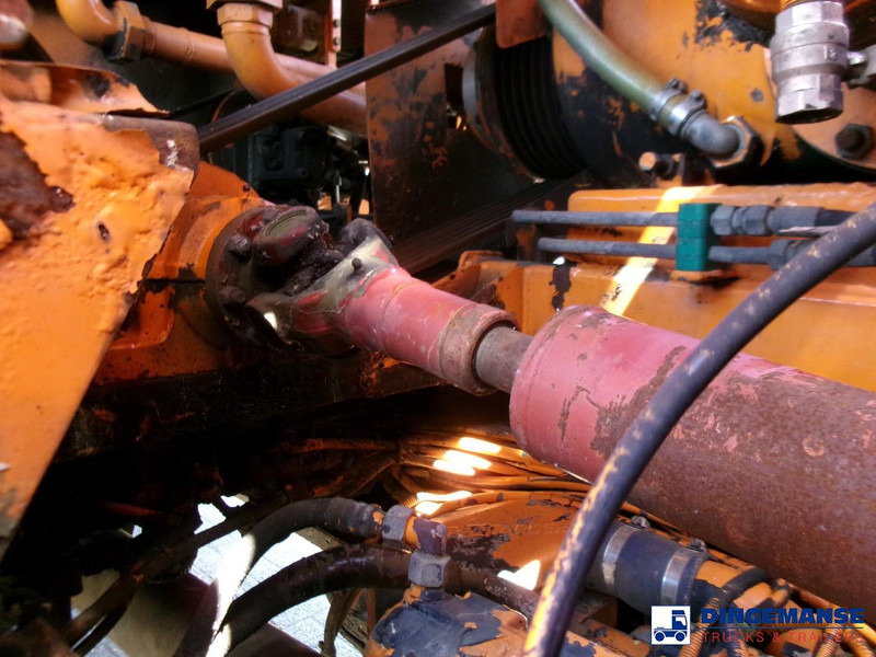 Leasing de MAN 41.463 8x4 Euro 2 vacuum tank ADR 15 m3 / 2 comp MAN 41.463 8x4 Euro 2 vacuum tank ADR 15 m3 / 2 comp: foto 8