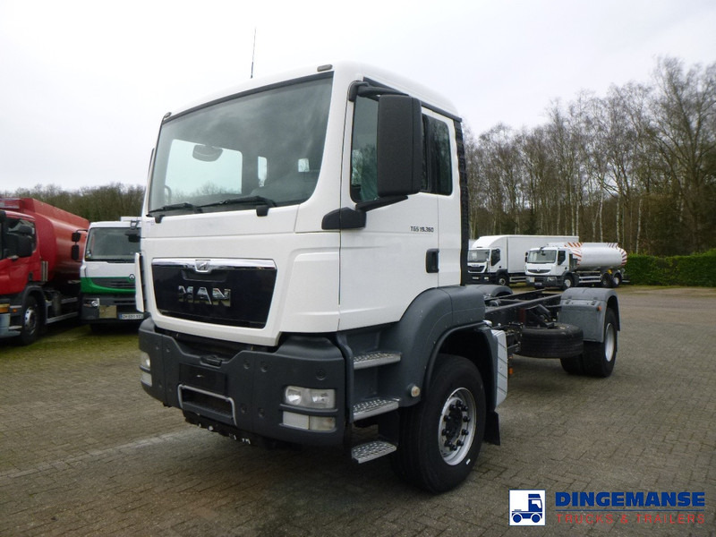 MAN TGS 19.360 4X2 BBS manual Euro 2 chassis + PTO - Camión chasis: foto 1 MAN TGS 19.360 4X2 BBS manual Euro 2 chassis + PTO - Camión chasis: foto 1