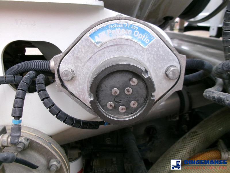 Camión cisterna Renault Premium 270 4x2 fuel tank 13.8 m3 / 4 comp: foto 8 Camión cisterna Renault Premium 270 4x2 fuel tank 13.8 m3 / 4 comp: foto 8