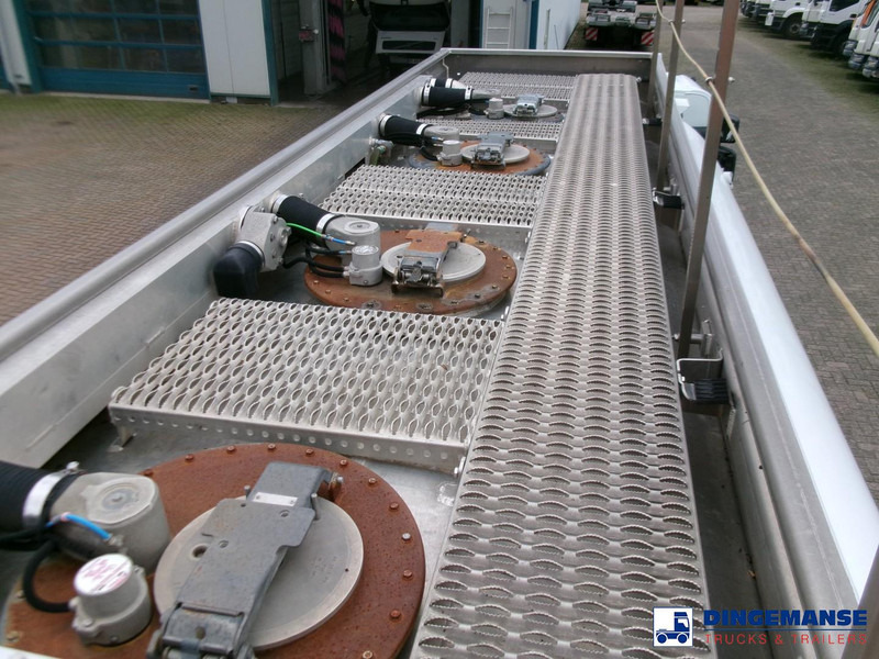 Camión cisterna Renault Premium 270 4x2 fuel tank 13.8 m3 / 4 comp: foto 10 Camión cisterna Renault Premium 270 4x2 fuel tank 13.8 m3 / 4 comp: foto 10