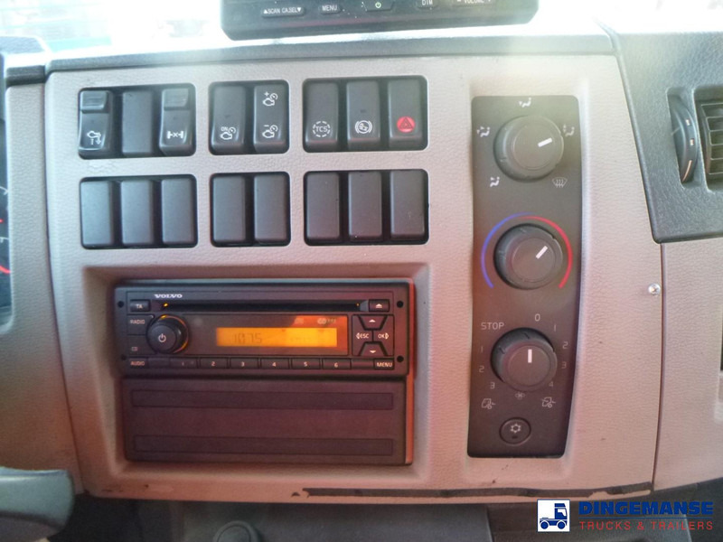 Camión cisterna Volvo FL 260 4x2 gas tank 13.9 m3: foto 20