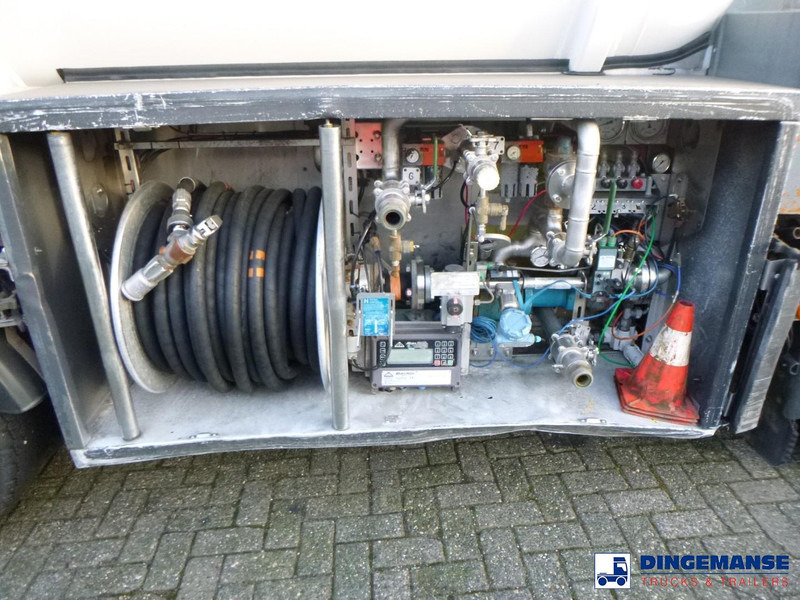 Camión cisterna Volvo FL 260 4x2 gas tank 13.9 m3: foto 12