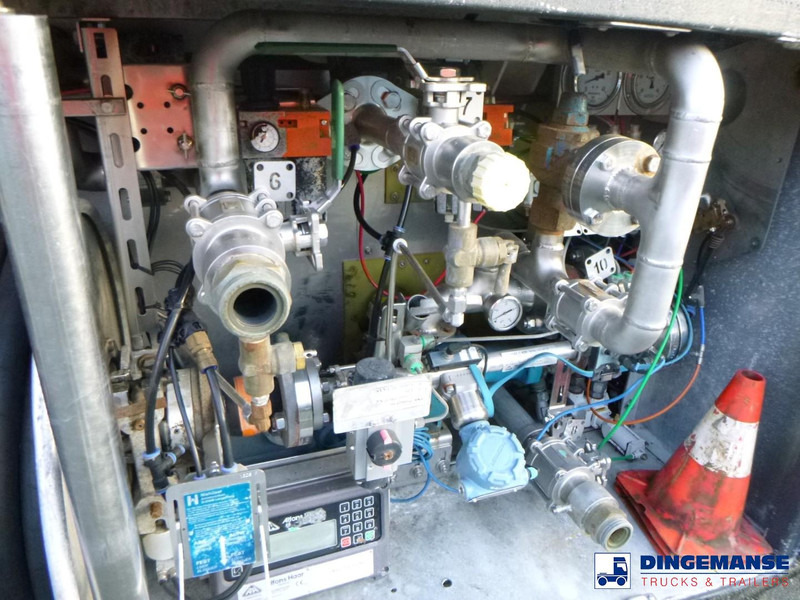 Camión cisterna Volvo FL 260 4x2 gas tank 13.9 m3: foto 15