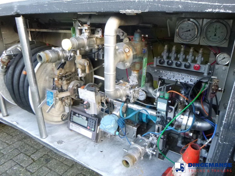 Camión cisterna Volvo FL 260 4x2 gas tank 13.9 m3: foto 16