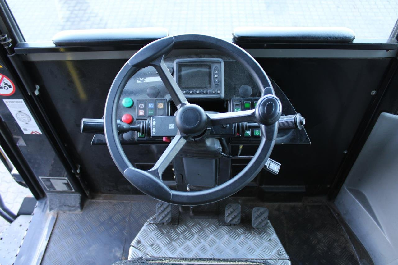 MOL RM255 4X4 - Tractor industrial: foto 4 MOL RM255 4X4 - Tractor industrial: foto 4