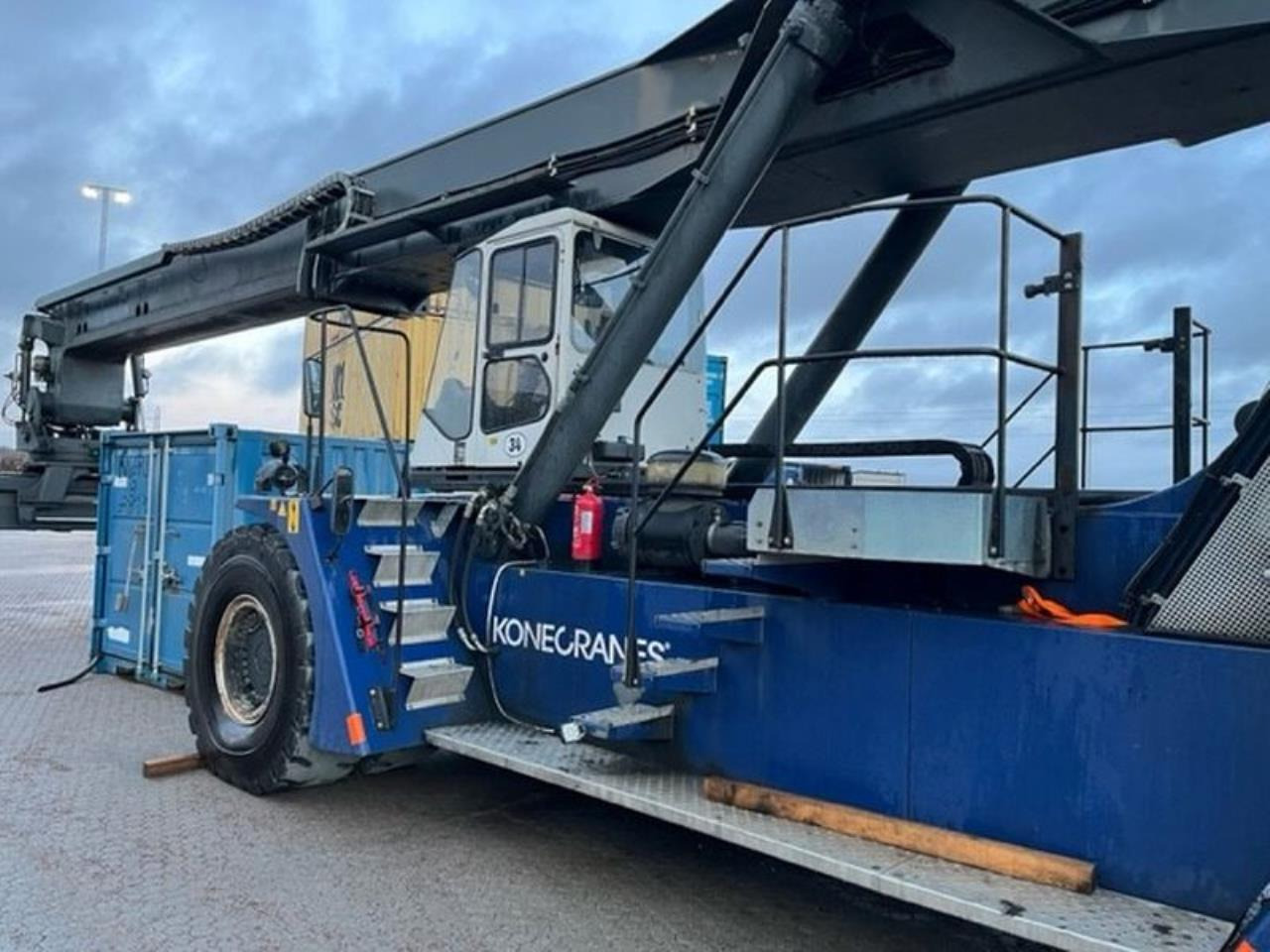 SMV 4531 TB5 - Reach stacker: foto 4 SMV 4531 TB5 - Reach stacker: foto 4