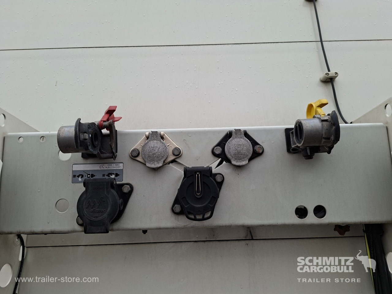 SCHMITZ Auflieger Curtainsider Standard - Semirremolque lona: foto 5 SCHMITZ Auflieger Curtainsider Standard - Semirremolque lona: foto 5