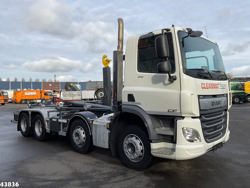 DAF FAC CF 370 8x2 NIEUWE Hyvalift 26 Ton haakarmsysteem!! Just 177.485 km! - Camión multibasculante: foto 3 DAF FAC CF 370 8x2 NIEUWE Hyvalift 26 Ton haakarmsysteem!! Just 177.485 km! - Camión multibasculante: foto 3