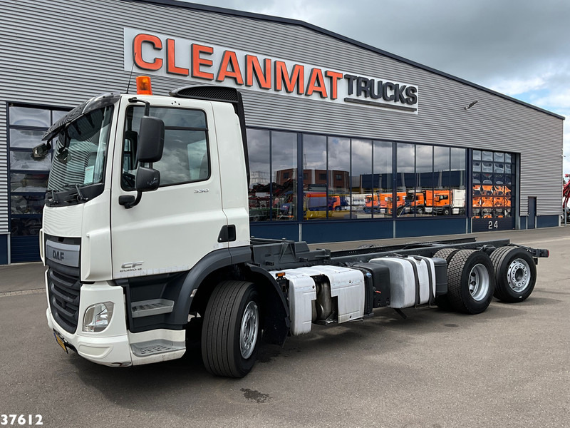 DAF FAN CF 330 Euro 6 Chassis cabine met kraanponton! Just 102.023 km! - Camión chasis: foto 1 DAF FAN CF 330 Euro 6 Chassis cabine met kraanponton! Just 102.023 km! - Camión chasis: foto 1