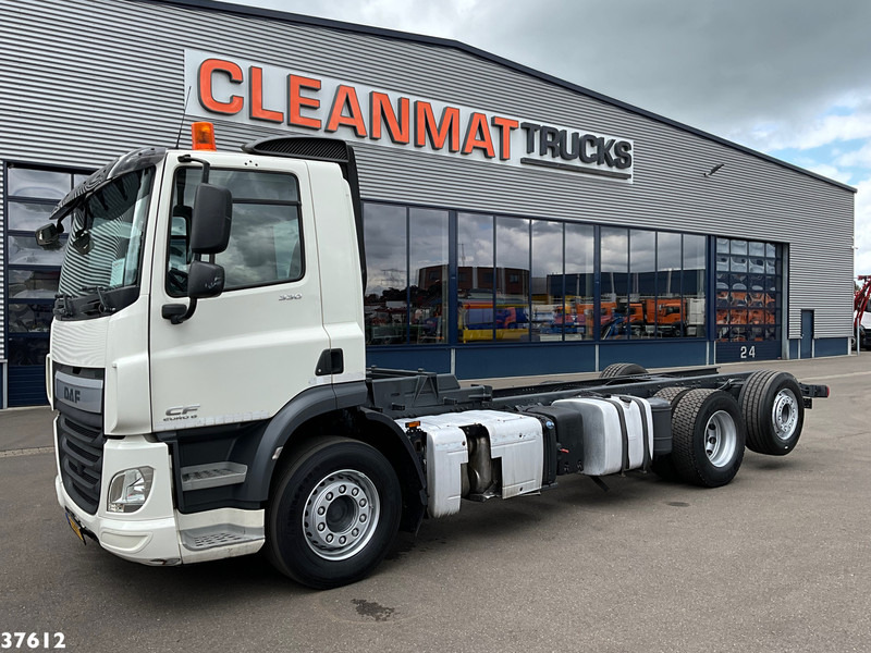 DAF FAN CF 330 Euro 6 Chassis cabine met kraanponton! Just 102.023 km! - Camión chasis: foto 2 DAF FAN CF 330 Euro 6 Chassis cabine met kraanponton! Just 102.023 km! - Camión chasis: foto 2