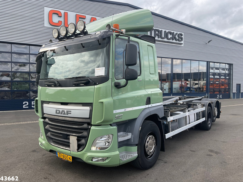 DAF FAR CF 370 Euro 6 VDL 21 Ton haakarmsysteem - Camión multibasculante: foto 2 DAF FAR CF 370 Euro 6 VDL 21 Ton haakarmsysteem - Camión multibasculante: foto 2