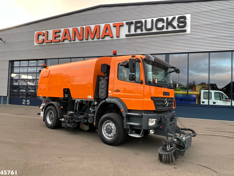 Mercedes-Benz Actros 1829 4x4 Bucher Cityfant 60 Recht en Links vegend - Barredora vial: foto 2 Mercedes-Benz Actros 1829 4x4 Bucher Cityfant 60 Recht en Links vegend - Barredora vial: foto 2