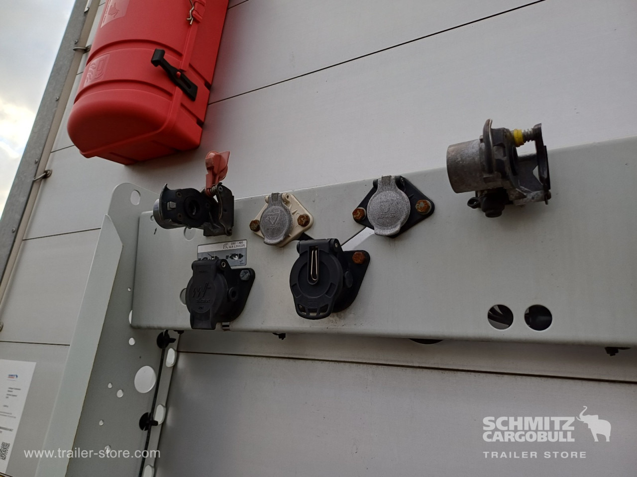 SCHMITZ Auflieger Curtainsider Standard - Semirremolque lona: foto 2 SCHMITZ Auflieger Curtainsider Standard - Semirremolque lona: foto 2