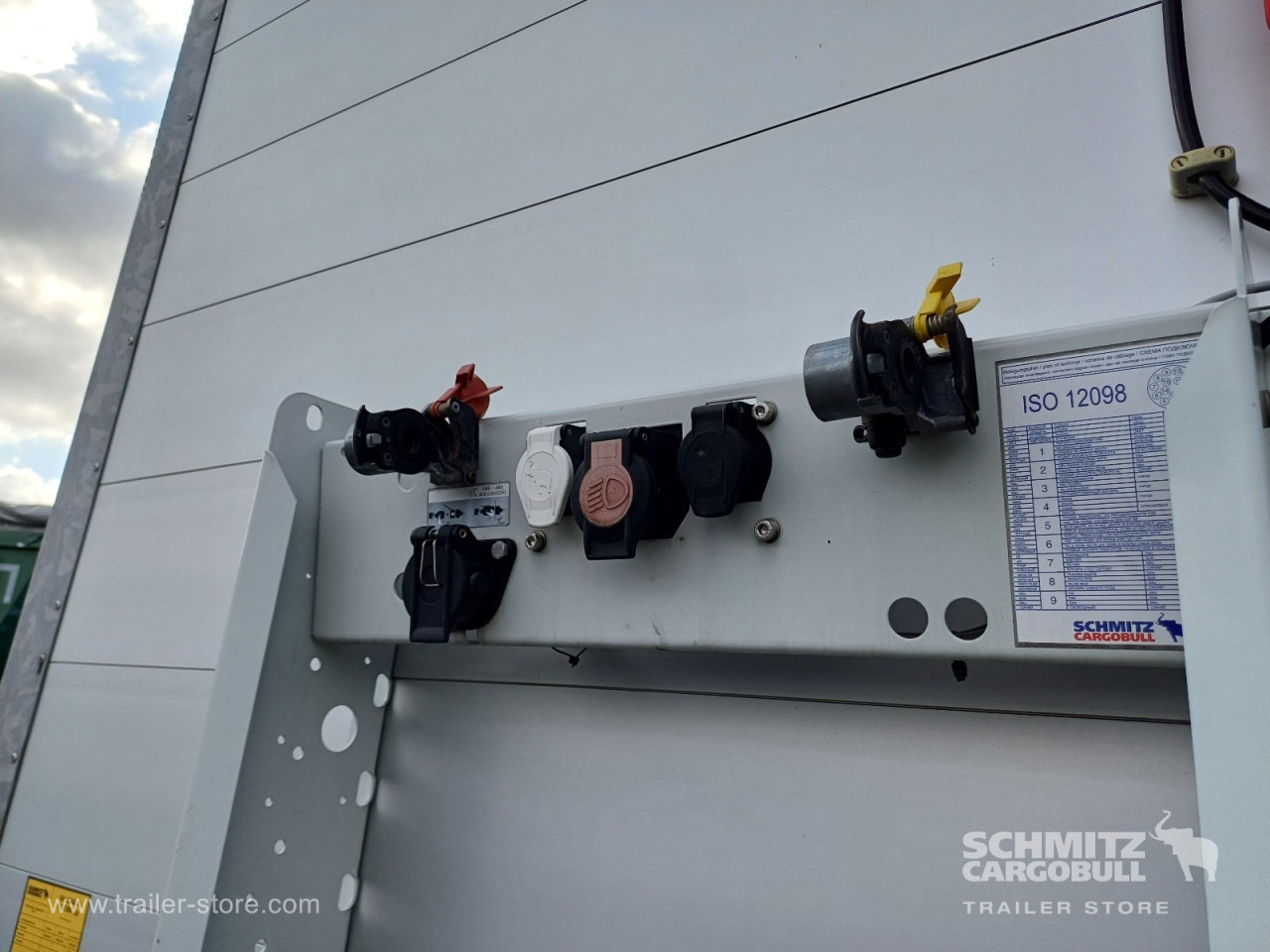 SCHMITZ Auflieger Curtainsider Standard - Semirremolque lona: foto 2 SCHMITZ Auflieger Curtainsider Standard - Semirremolque lona: foto 2