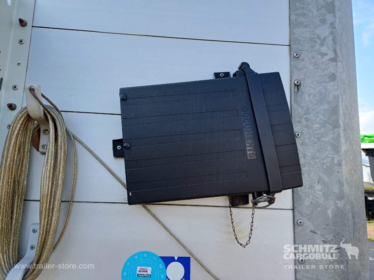 SCHMITZ Auflieger Curtainsider Standard Forklift holder - Semirremolque lona: foto 3 SCHMITZ Auflieger Curtainsider Standard Forklift holder - Semirremolque lona: foto 3