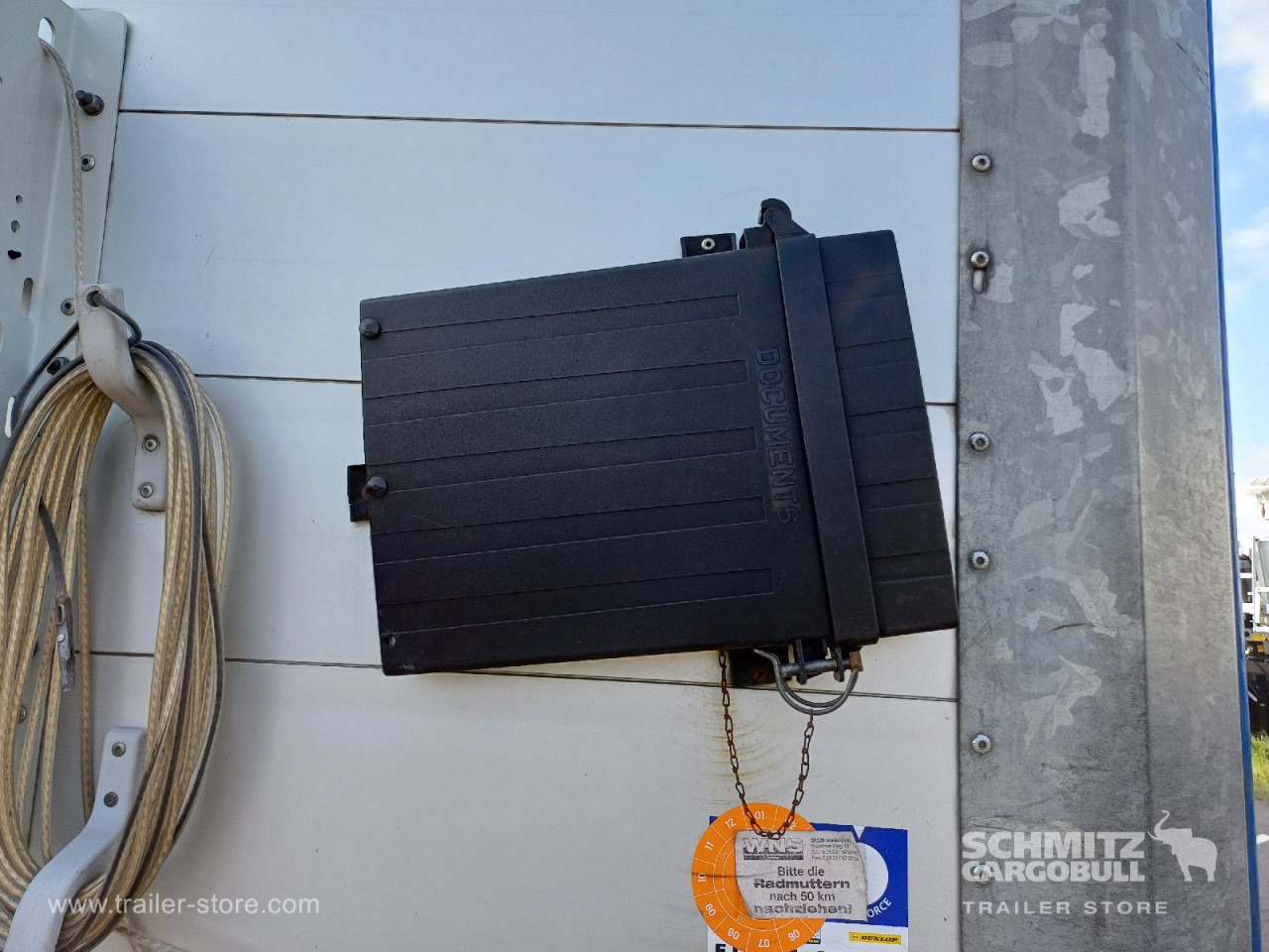 SCHMITZ Auflieger Curtainsider Standard Forklift holder - Semirremolque lona: foto 3 SCHMITZ Auflieger Curtainsider Standard Forklift holder - Semirremolque lona: foto 3