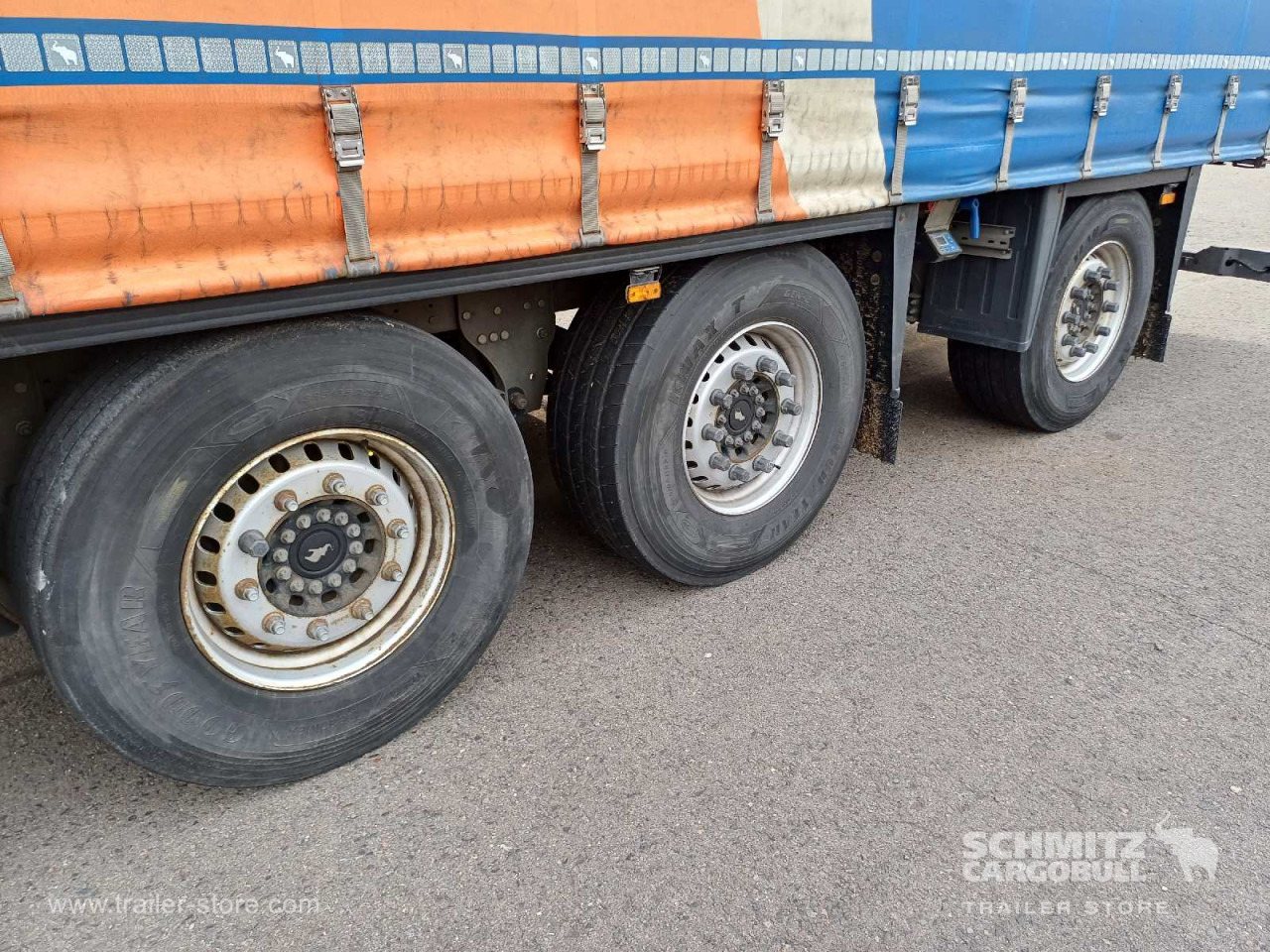 SCHMITZ Auflieger Curtainsider Standard Forklift holder - Semirremolque lona: foto 4 SCHMITZ Auflieger Curtainsider Standard Forklift holder - Semirremolque lona: foto 4