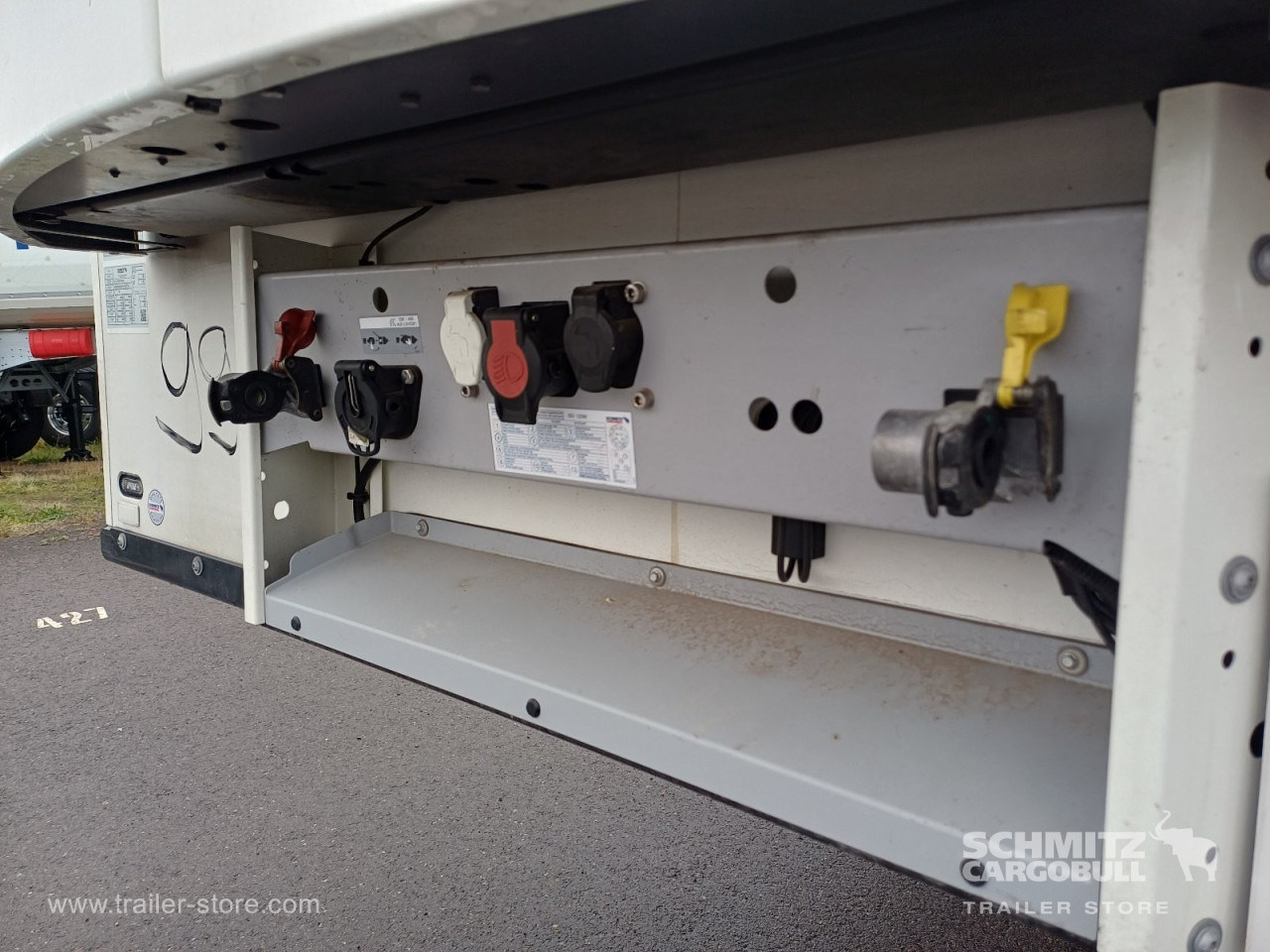 SCHMITZ Auflieger Tiefkühler Fleischhang - Semirremolque isotérmico: foto 2 SCHMITZ Auflieger Tiefkühler Fleischhang - Semirremolque isotérmico: foto 2
