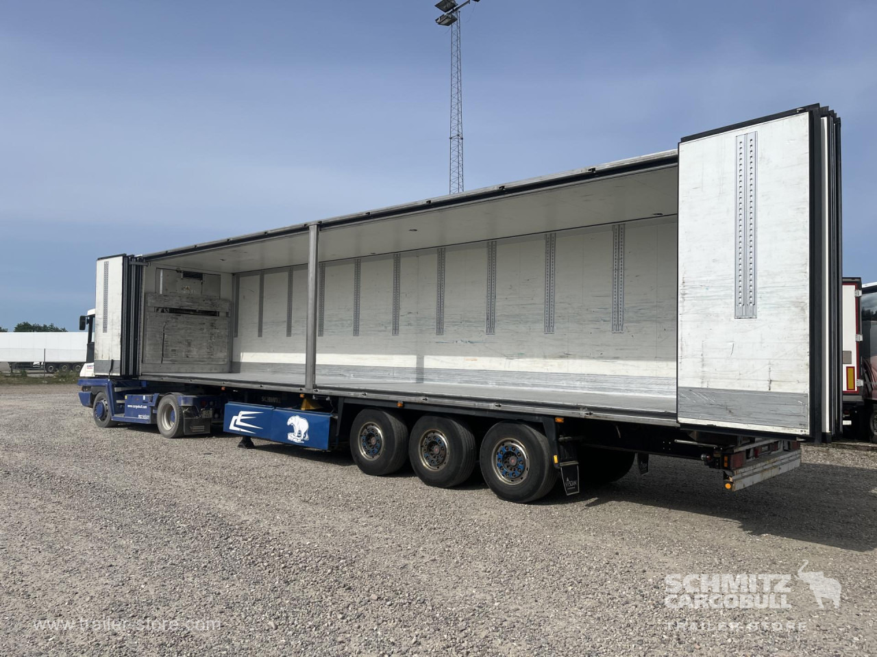 SCHMITZ Reefer Foldable wall Double deck - Semirremolque isotérmico: foto 4 SCHMITZ Reefer Foldable wall Double deck - Semirremolque isotérmico: foto 4