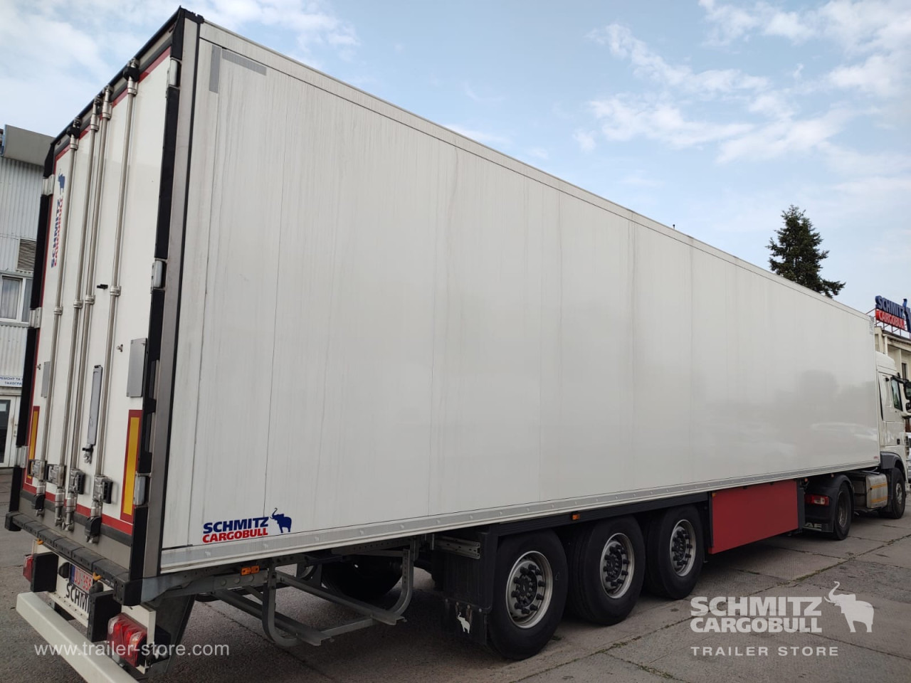 SCHMITZ Напівпричіп Стандартний - Semirremolque isotérmico: foto 1 SCHMITZ Напівпричіп Стандартний - Semirremolque isotérmico: foto 1