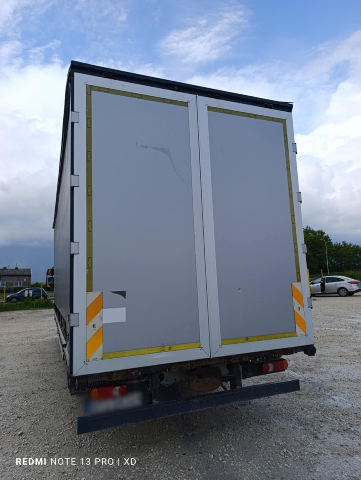 DAF LF 250 / Curtainsider 18 EPAL / sleeping cab - Camión lona: foto 3 DAF LF 250 / Curtainsider 18 EPAL / sleeping cab - Camión lona: foto 3