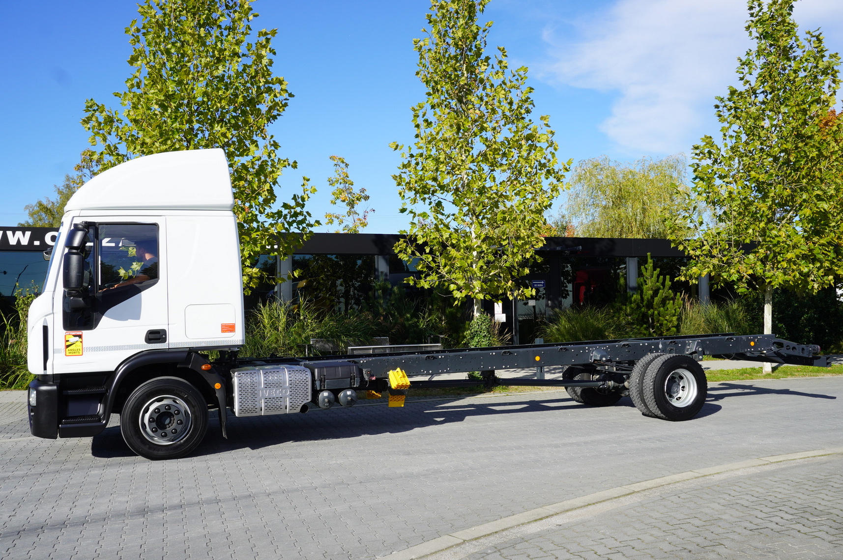 IVECO Eurocargo 140e19 4×2 E6 Glob / ADR / frame 8,1m - Camión chasis: foto 2 IVECO Eurocargo 140e19 4×2 E6 Glob / ADR / frame 8,1m - Camión chasis: foto 2