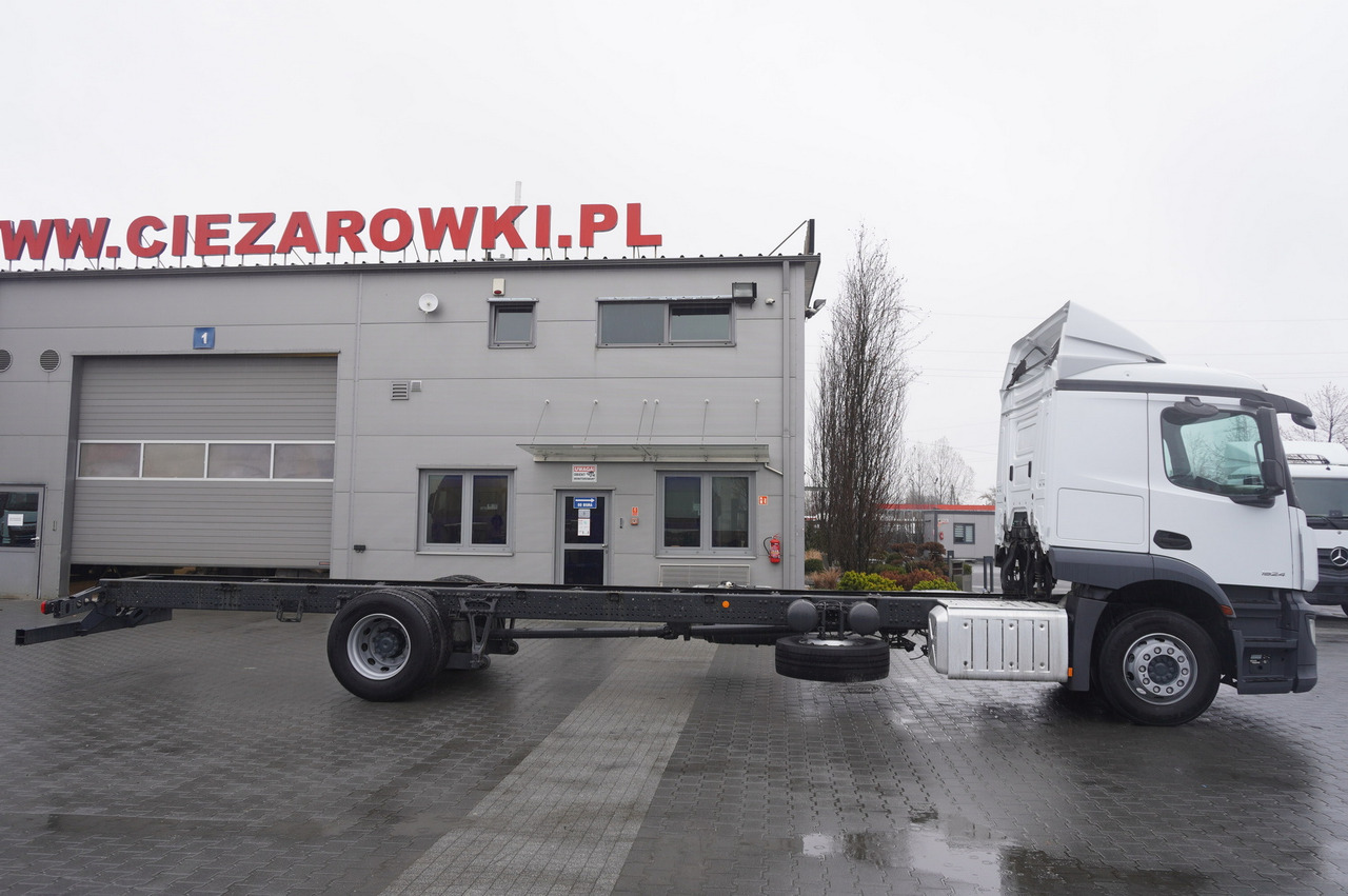 MERCEDES-BENZ Actros 1824 / 9.1 m chassis / sleeping cabin - Camión chasis: foto 2 MERCEDES-BENZ Actros 1824 / 9.1 m chassis / sleeping cabin - Camión chasis: foto 2