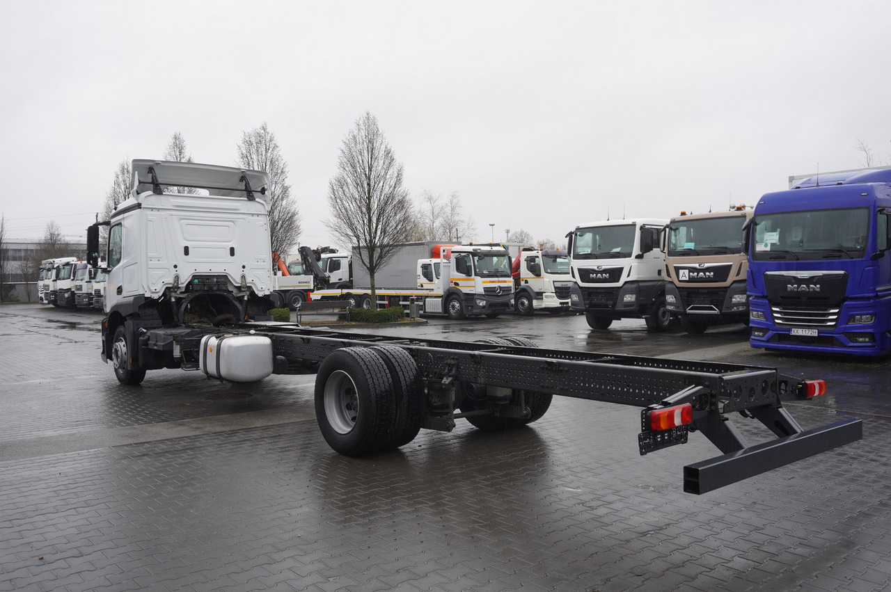 MERCEDES-BENZ Actros 1824 / 9.1 m chassis / sleeping cabin - Camión chasis: foto 5 MERCEDES-BENZ Actros 1824 / 9.1 m chassis / sleeping cabin - Camión chasis: foto 5