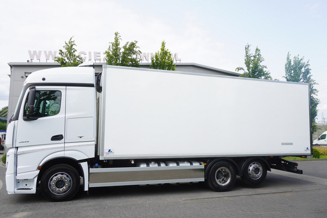MERCEDES-BENZ Actros 2543 / Lecapitaine Refrigerator Multitemperature / Carrier Supra 950 MT - Camión frigorífico: foto 2 MERCEDES-BENZ Actros 2543 / Lecapitaine Refrigerator Multitemperature / Carrier Supra 950 MT - Camión frigorífico: foto 2