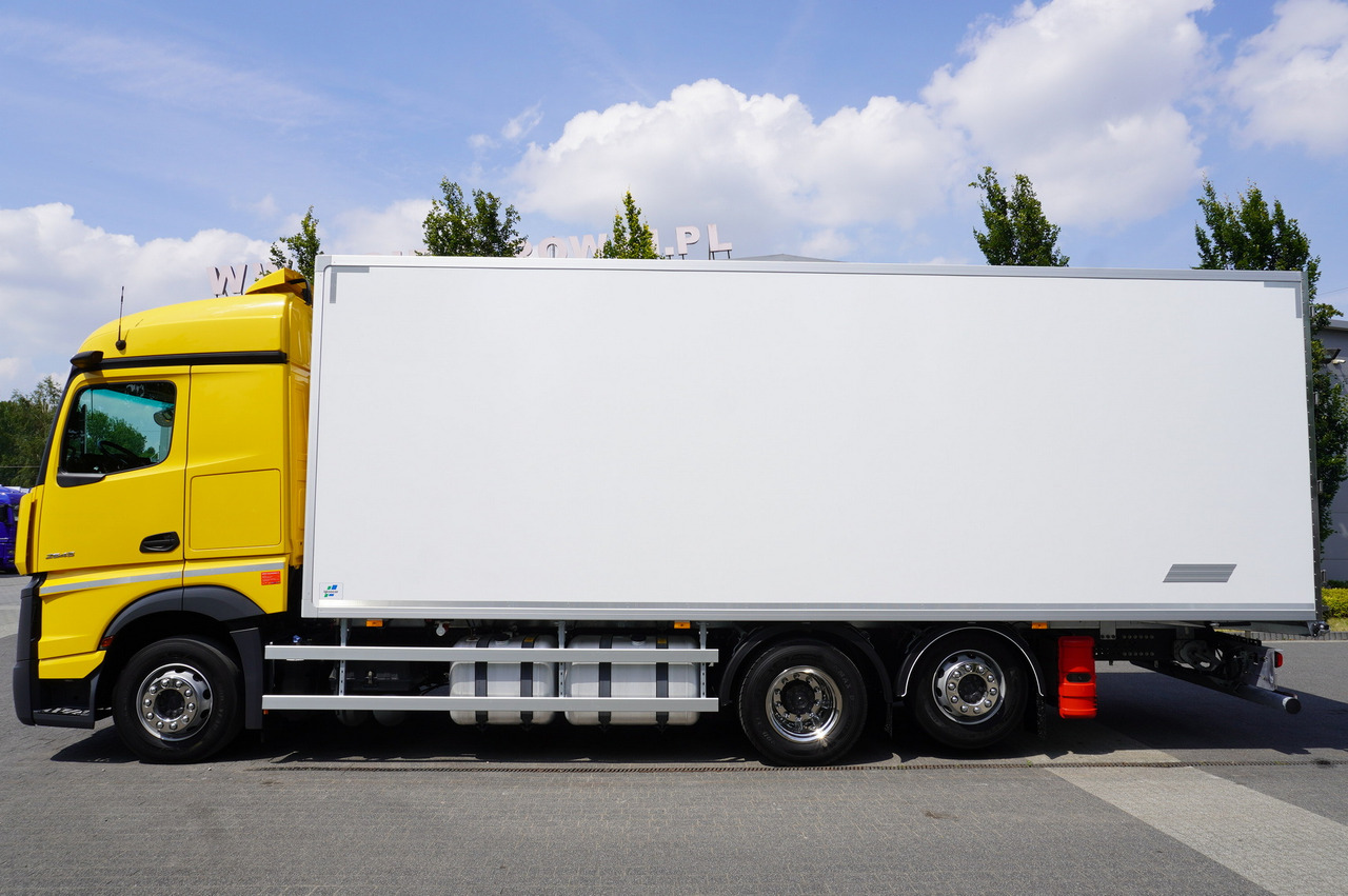 MERCEDES-BENZ Actros 2545 MP5 6×2 E6 / NEW Igloocar refrigerator / 19 pallets - Camión frigorífico: foto 2 MERCEDES-BENZ Actros 2545 MP5 6×2 E6 / NEW Igloocar refrigerator / 19 pallets - Camión frigorífico: foto 2