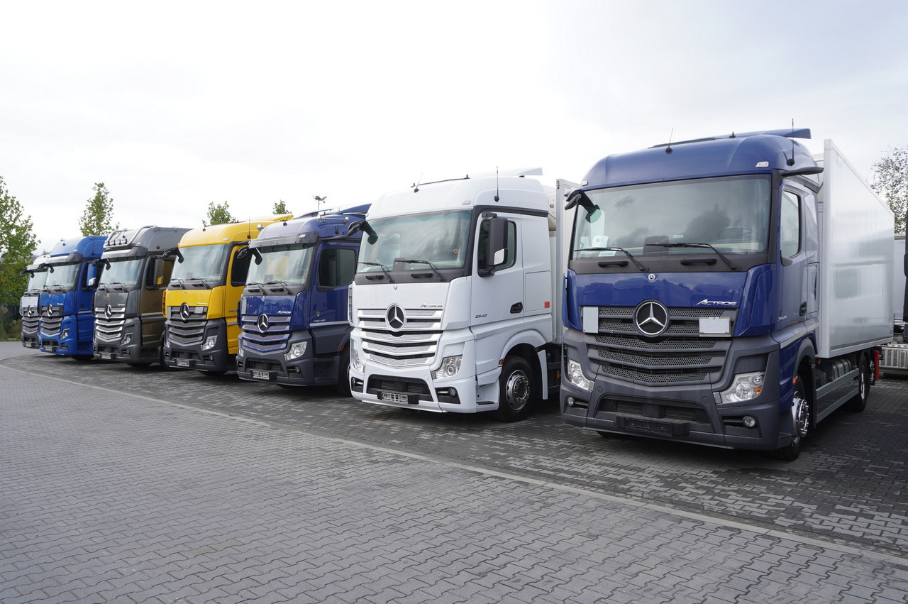 MERCEDES-BENZ Actros 2545 / Multitemperature Refrigerator / several units - Camión frigorífico: foto 2 MERCEDES-BENZ Actros 2545 / Multitemperature Refrigerator / several units - Camión frigorífico: foto 2