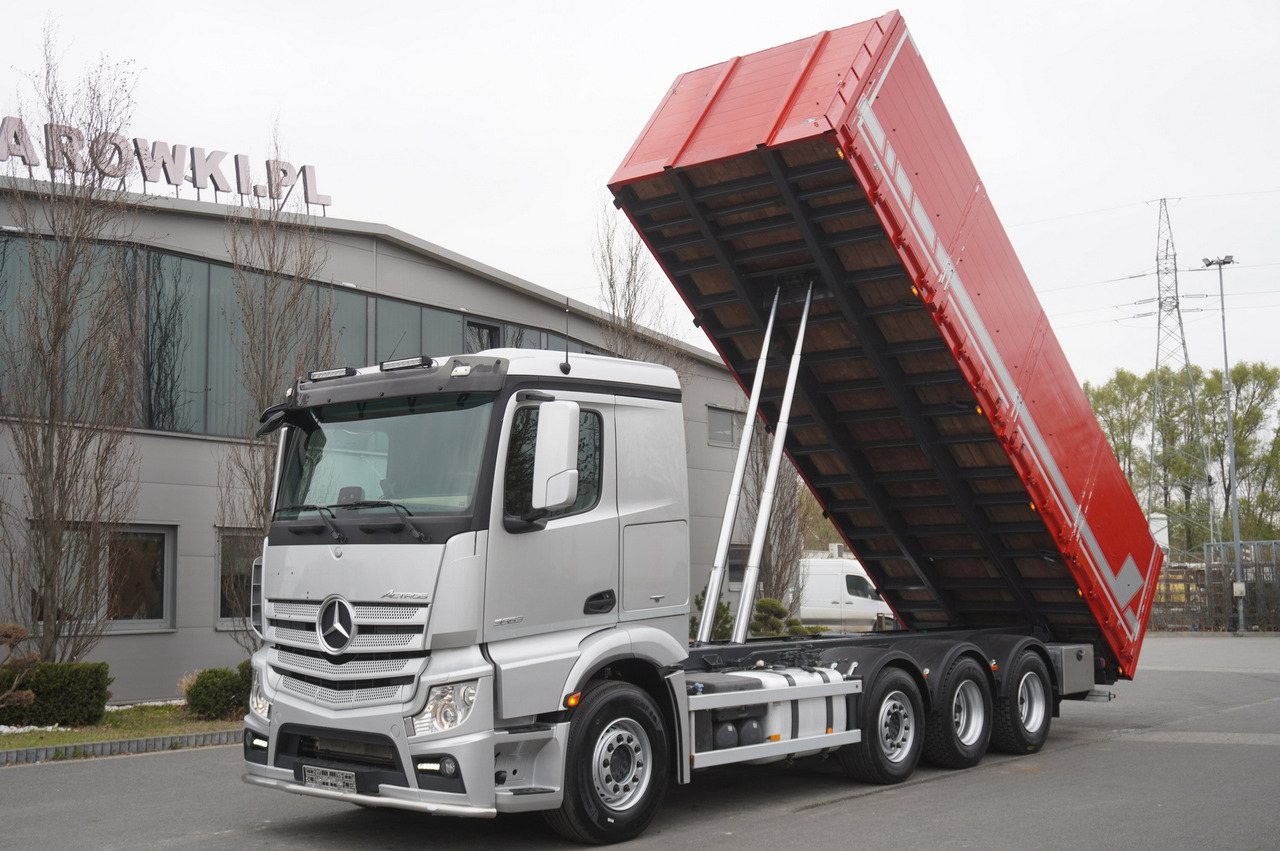 MERCEDES-BENZ Actros 3563 8x4 / Tipper for grain 20 t load capacity - Camión volquete: foto 1 MERCEDES-BENZ Actros 3563 8x4 / Tipper for grain 20 t load capacity - Camión volquete: foto 1