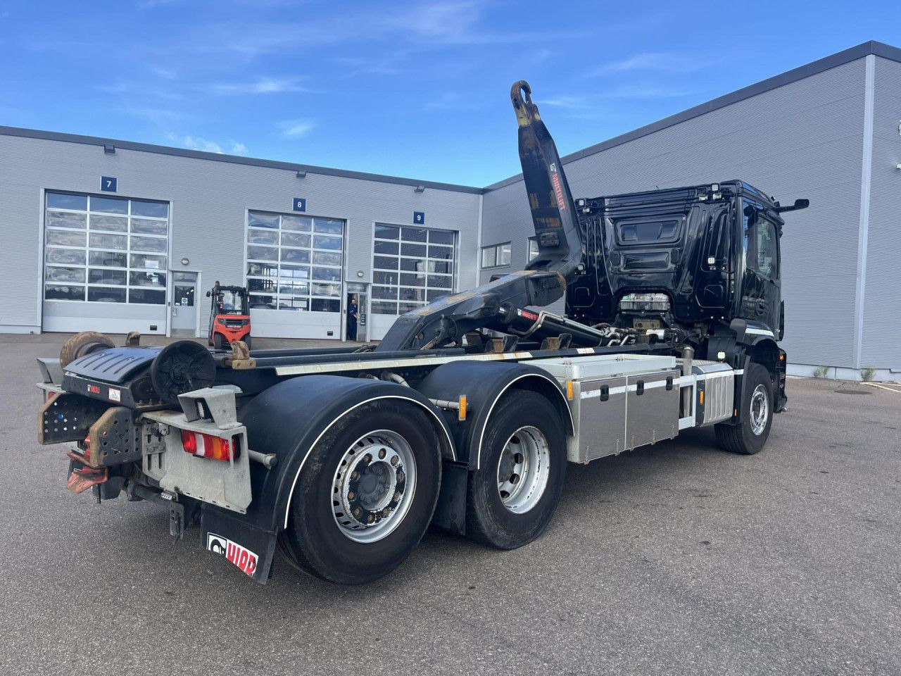 MERCEDES-BENZ Arocs 2543 6x2*4 / 21t Hooklift HIAB ULT21Z56 / 2022 - Camión multibasculante: foto 3 MERCEDES-BENZ Arocs 2543 6x2*4 / 21t Hooklift HIAB ULT21Z56 / 2022 - Camión multibasculante: foto 3